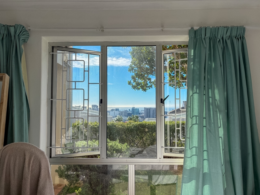 2 Bedroom Property for Sale in Vredehoek Western Cape